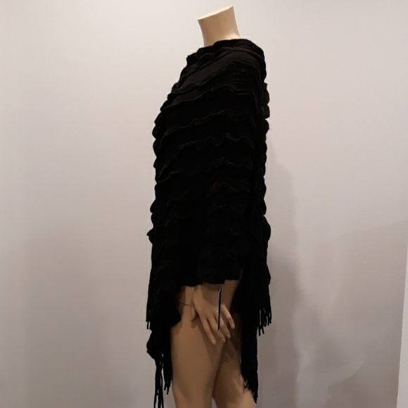 Max Sport black fringe poncho sweater One Size NWT - Picture 7 of 8